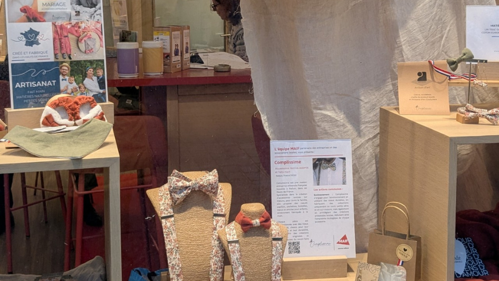 Complissime s’expose dans les vitrines de la MAIF : une belle mise en lumière pour l’artisanat engagé !